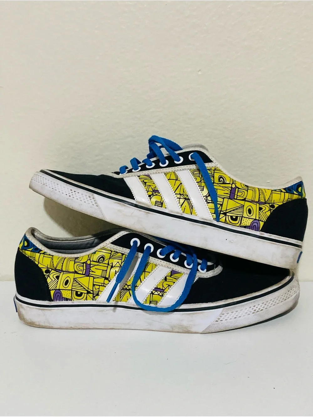 adidas Men’s Streetwear 11 1/2 Black & Blue Lace-Up Gently Used‎ Sneakers